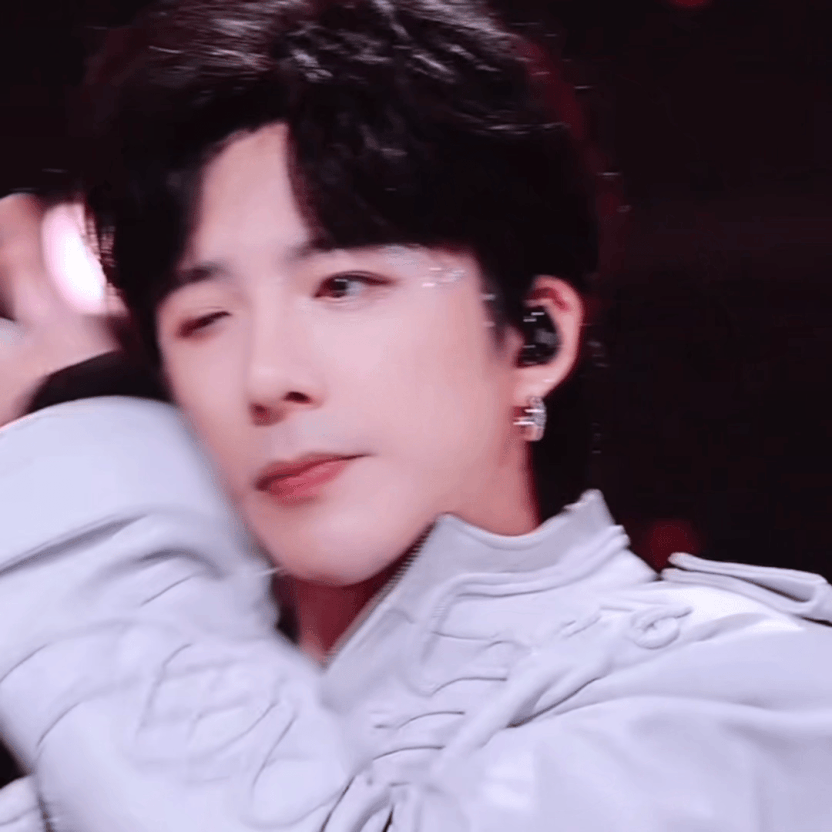 AGwjhP.gif