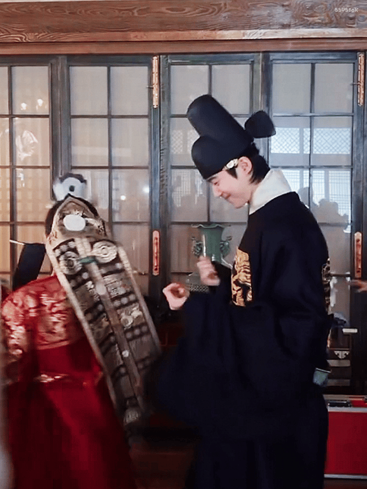 AkBQNB.gif