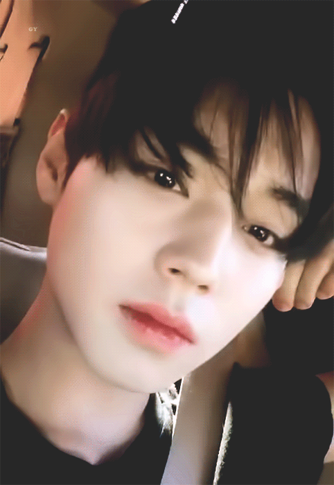 AuaXux.gif