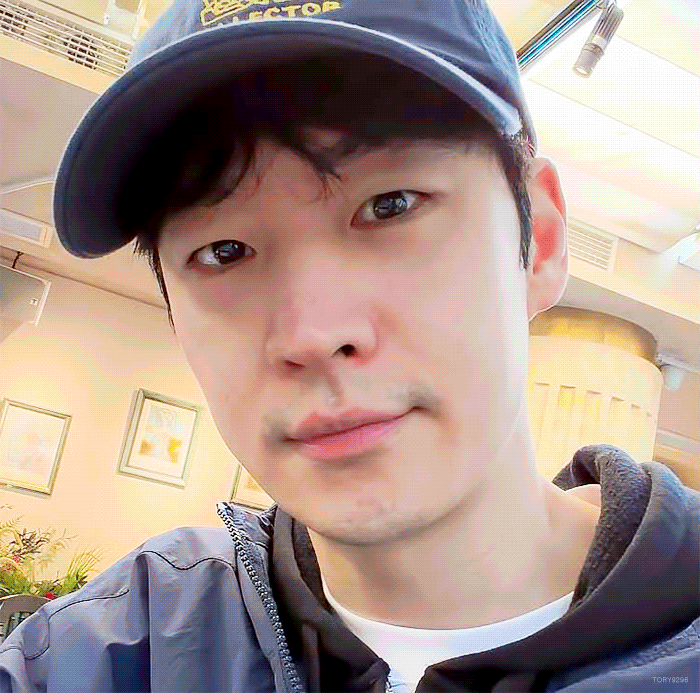 DHYxZP.gif