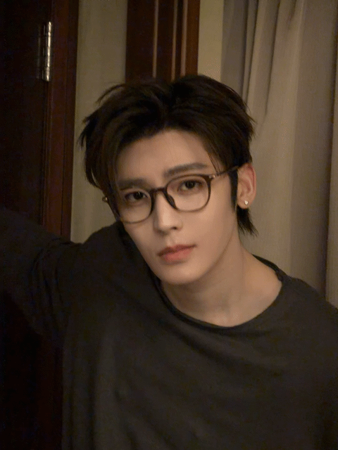 DwIlMO.gif
