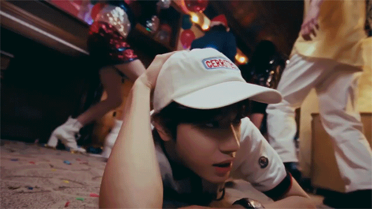 EEzRmO.gif