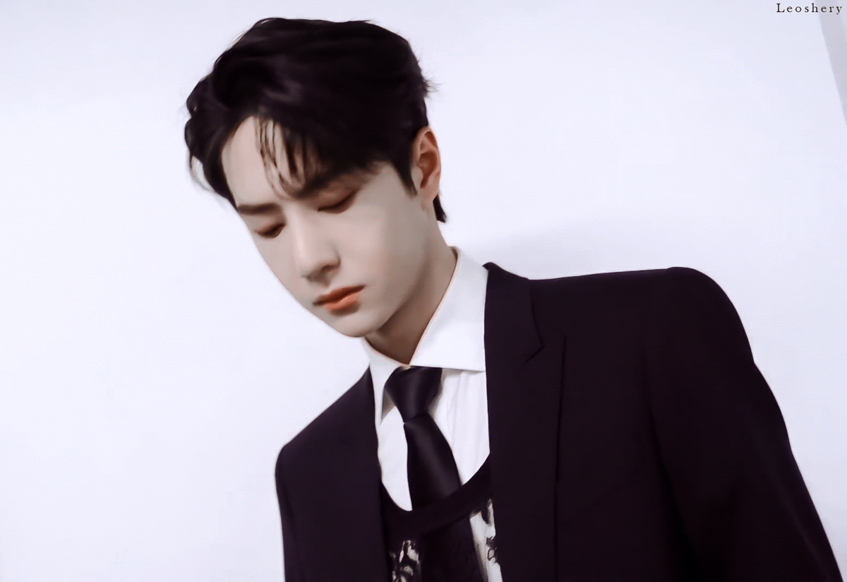 EUNqeK.gif