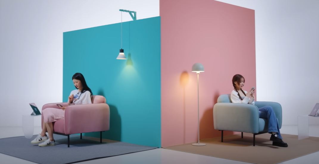 더쿠 - 근데 셀폰 이거 바로 옆에 있는데 대체 왜모르는거야?