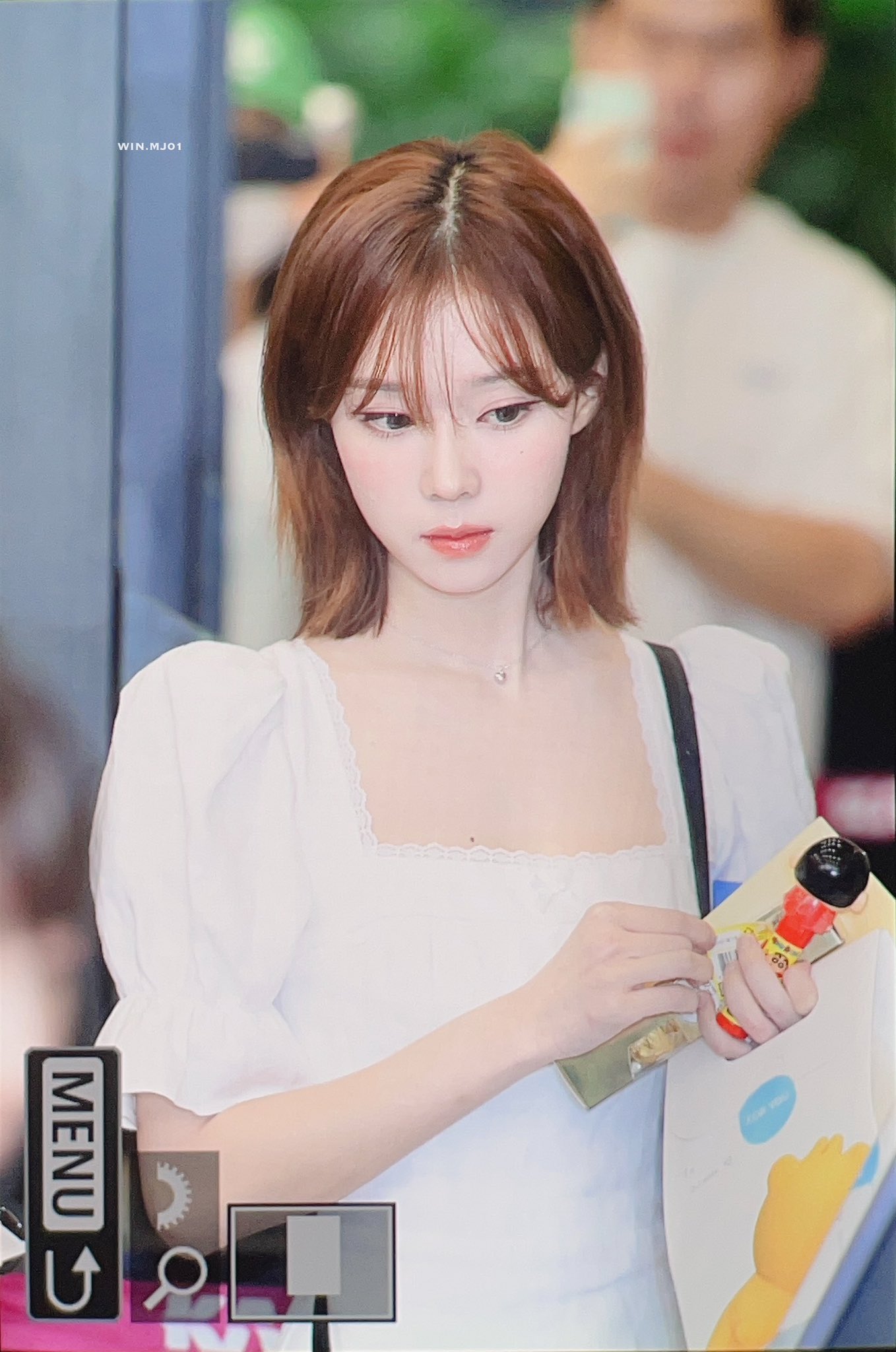 더쿠 - 오늘자 공항패션 비쥬얼 폼 미친듯한 에스파 윈터.jpg