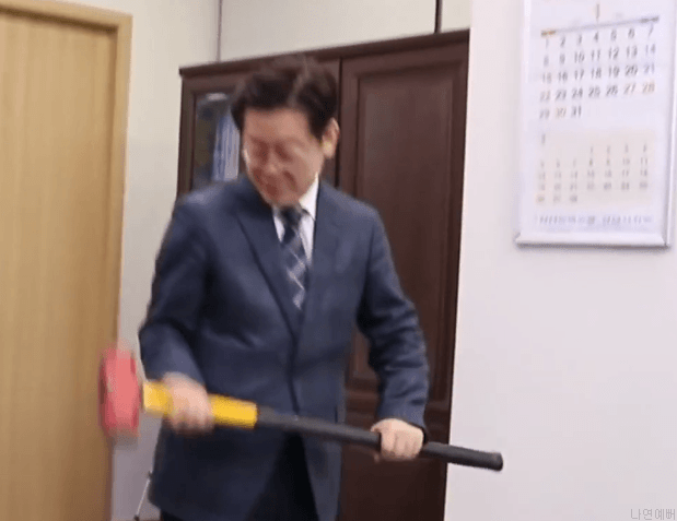 HhBbkj.gif