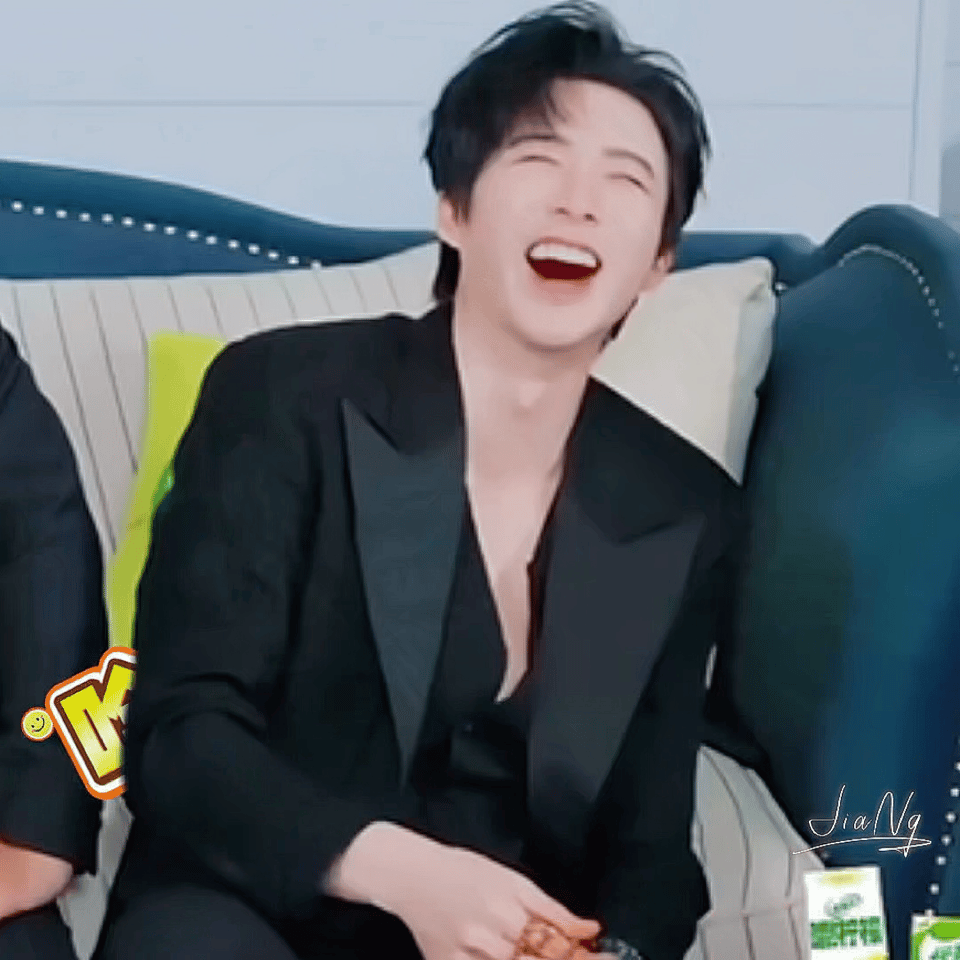 JKgKuM.gif