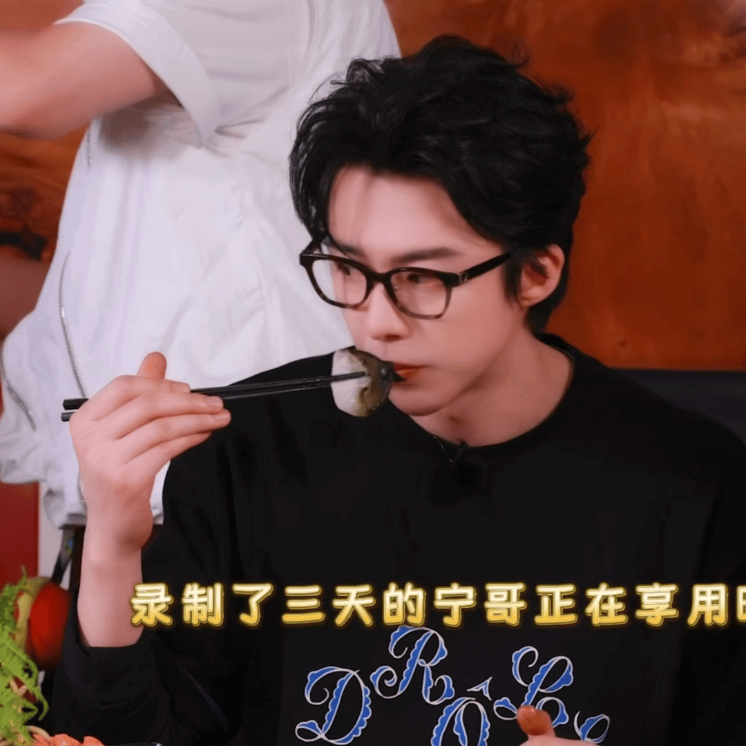 JaYEfS.gif
