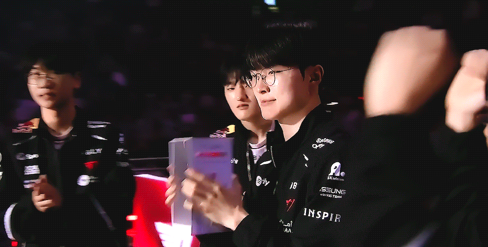 LHBAyx.gif