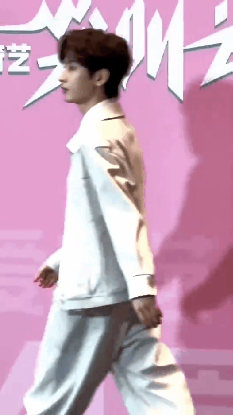 LYyGYp.gif