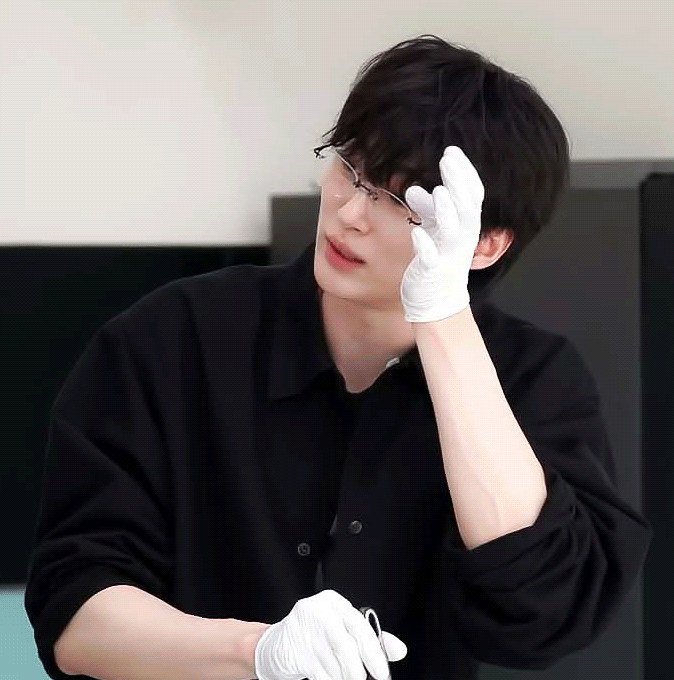LbwOUN.gif