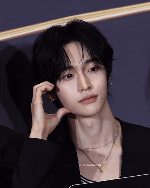 LnzAwb.gif