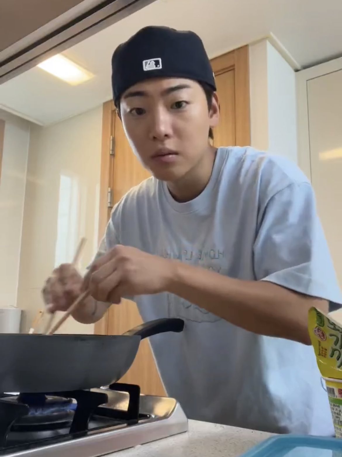 더쿠 - 학생 라면에 계란 풀어 말어?