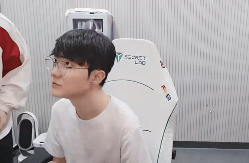 MYXcef.gif