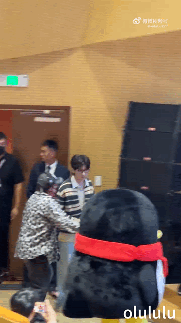 MpHRHq.gif