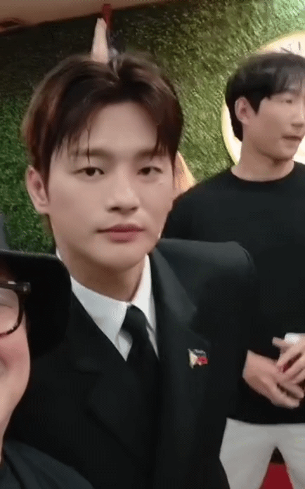 NKkYAz.gif