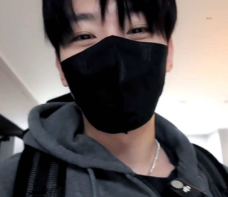 NqJOTs.gif