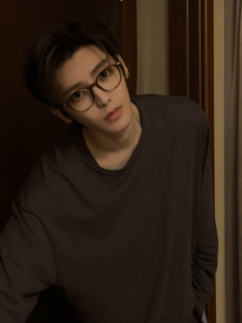 OqIqwh.gif
