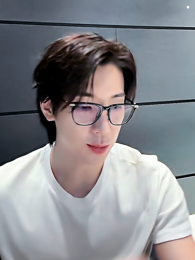 OukGyx.gif