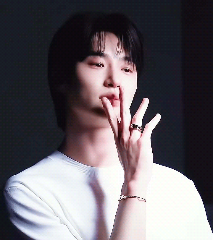 QnxRkz.gif