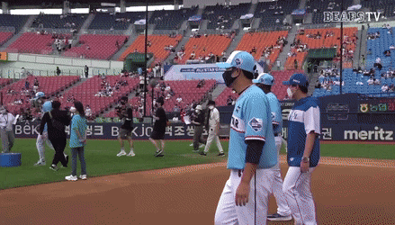 QqzyrE.gif