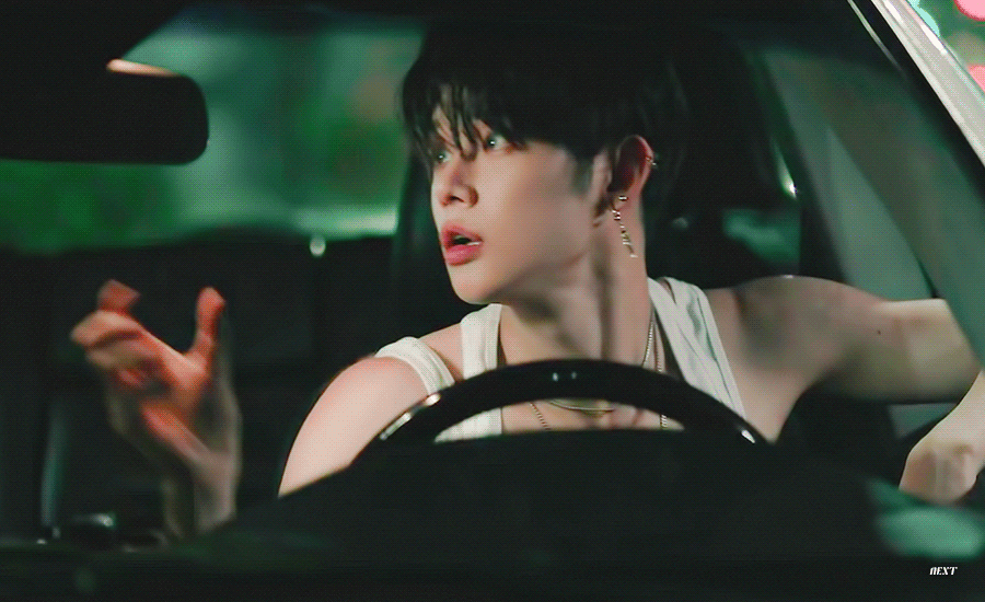 RlhXGZ.gif