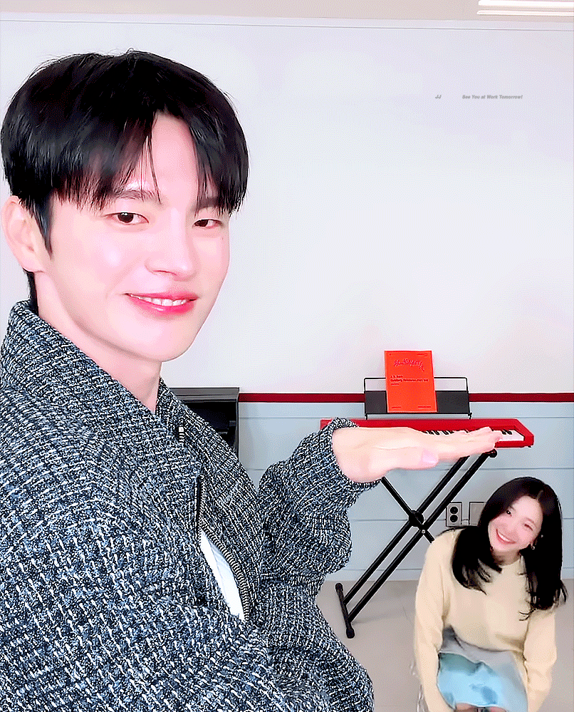UTmYvY.gif