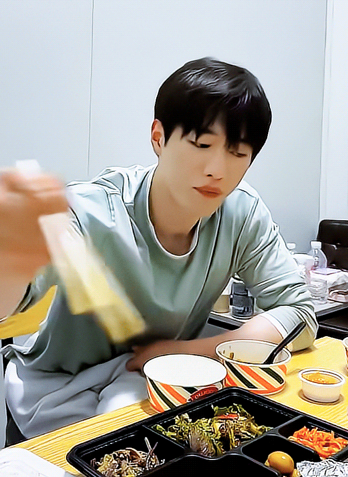 UUsOIO.gif