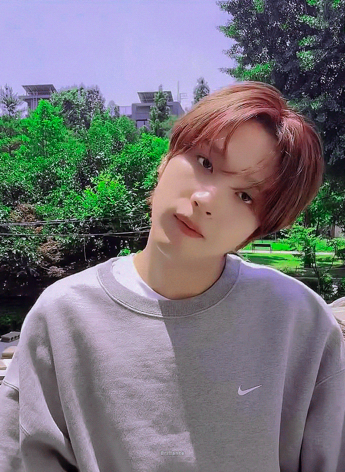 UXpHrv.gif