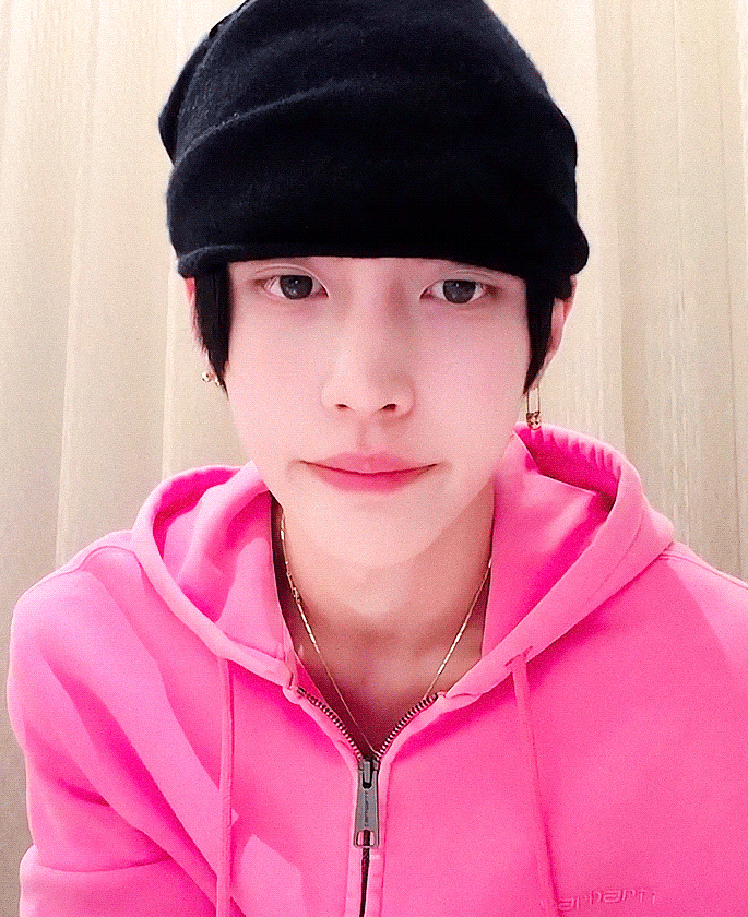 UZUjoM.gif