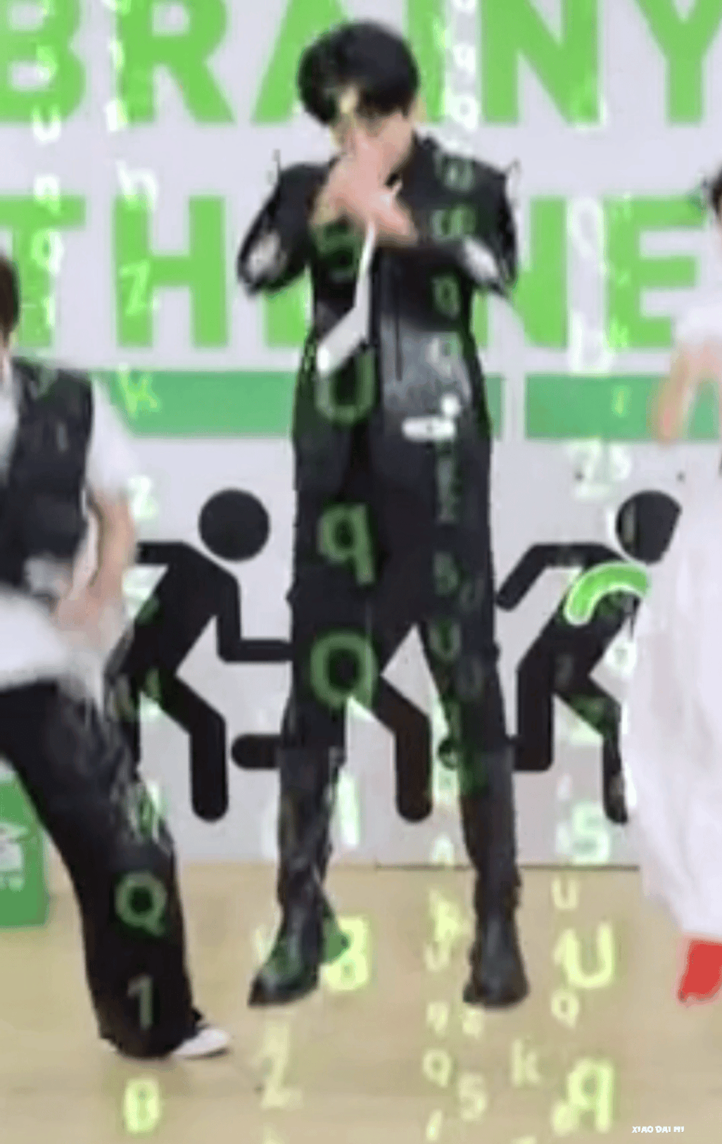 UoTZRW.gif