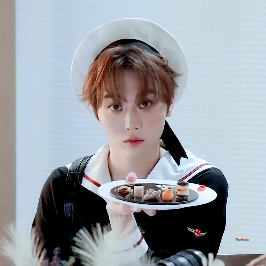 UwADPJ.gif