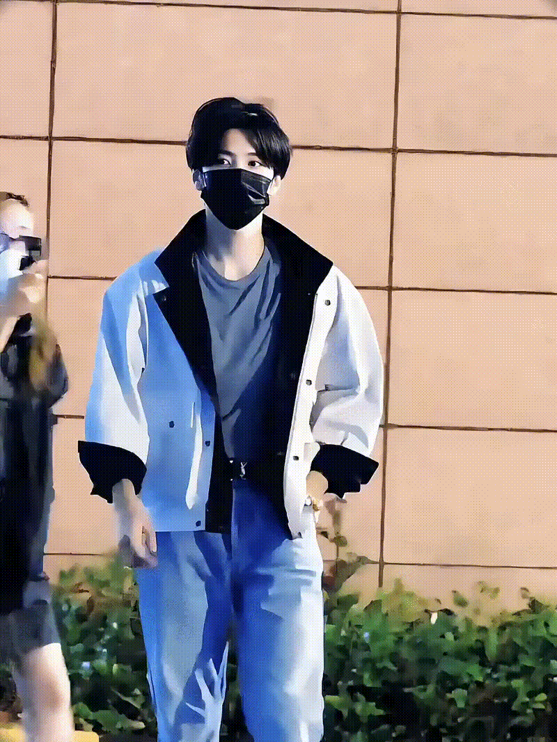 UxzglY.gif