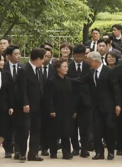 VhMHMt.gif