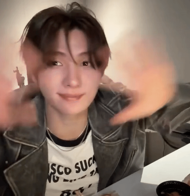 VobUFm.gif