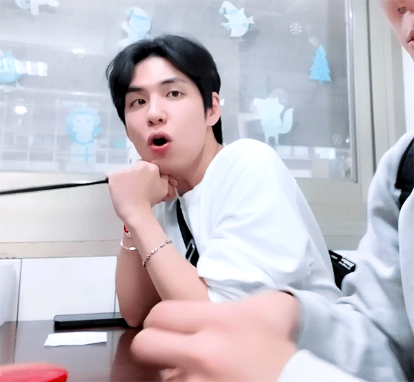 WThCso.gif