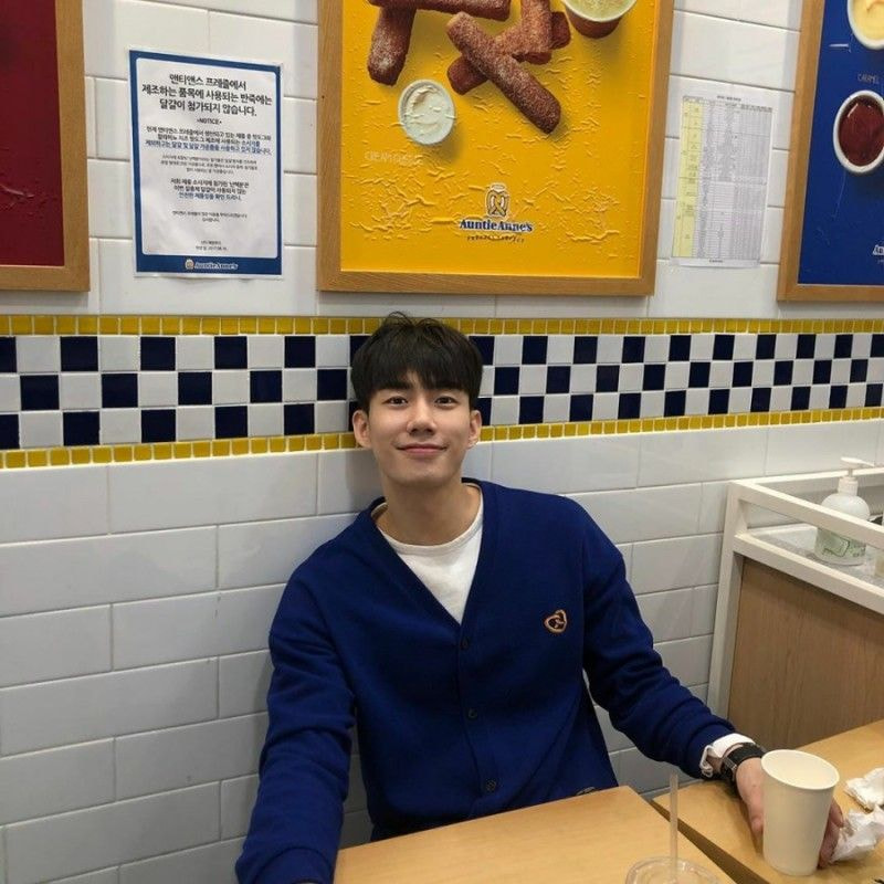WUhUj.jpg