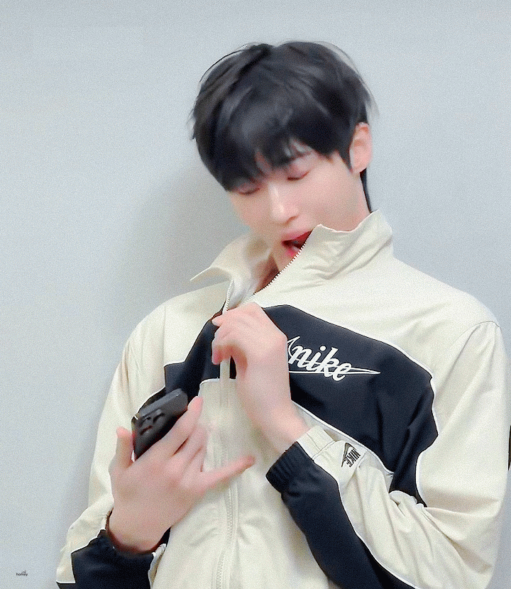 XVkZjM.gif