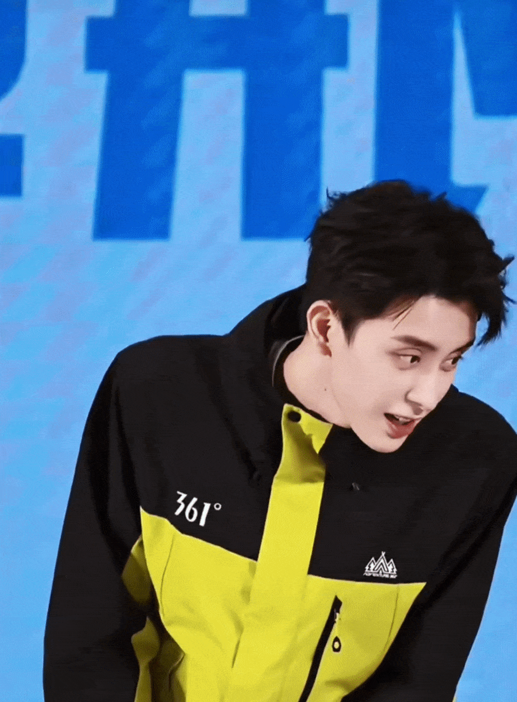 YJfXNm.gif