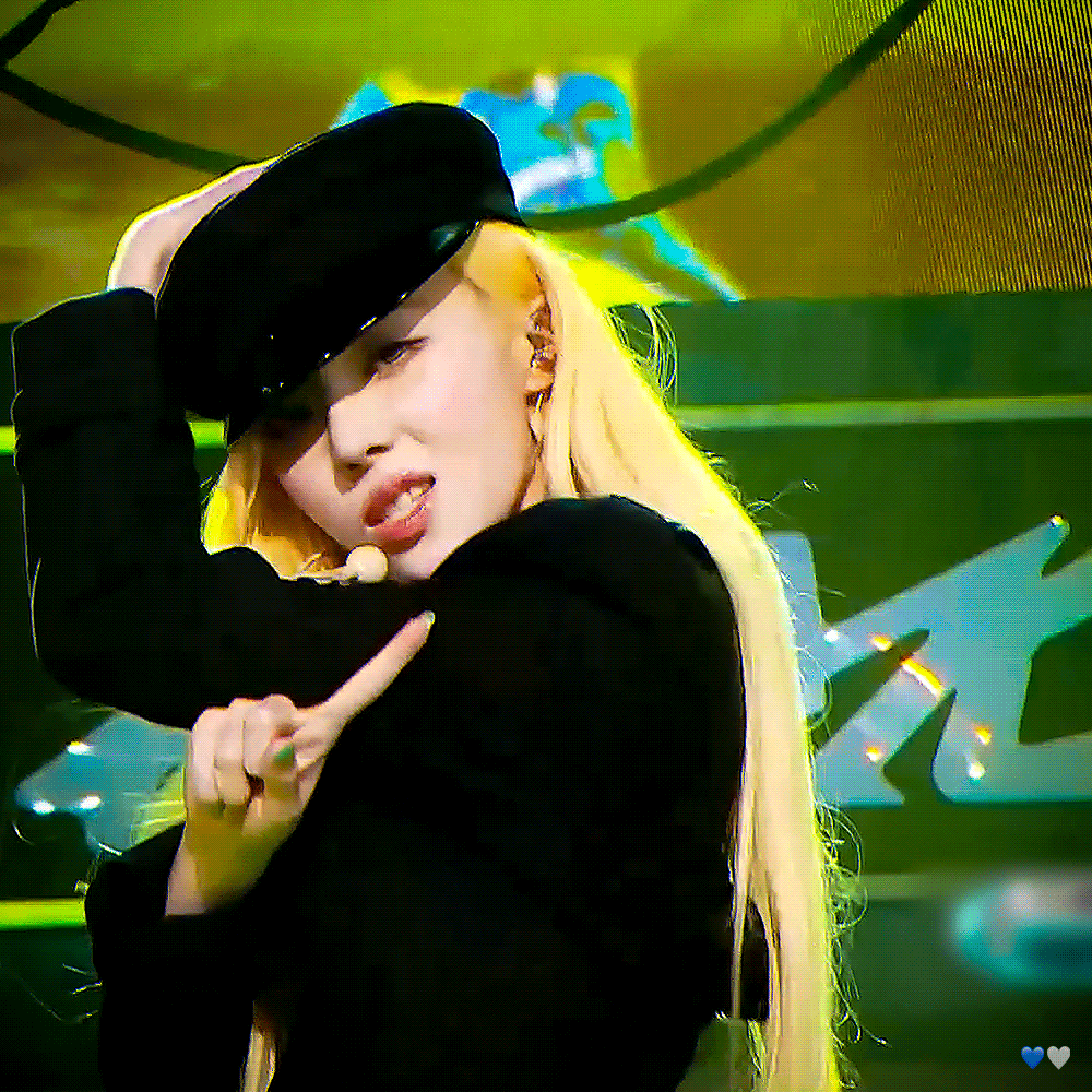 YRQqcA.gif