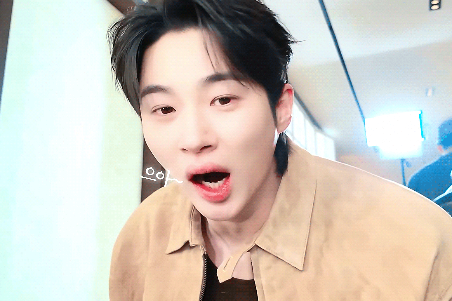 YqzzaX.gif