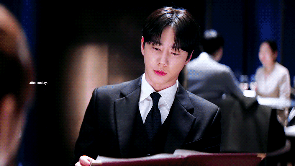 aHkwUk.gif