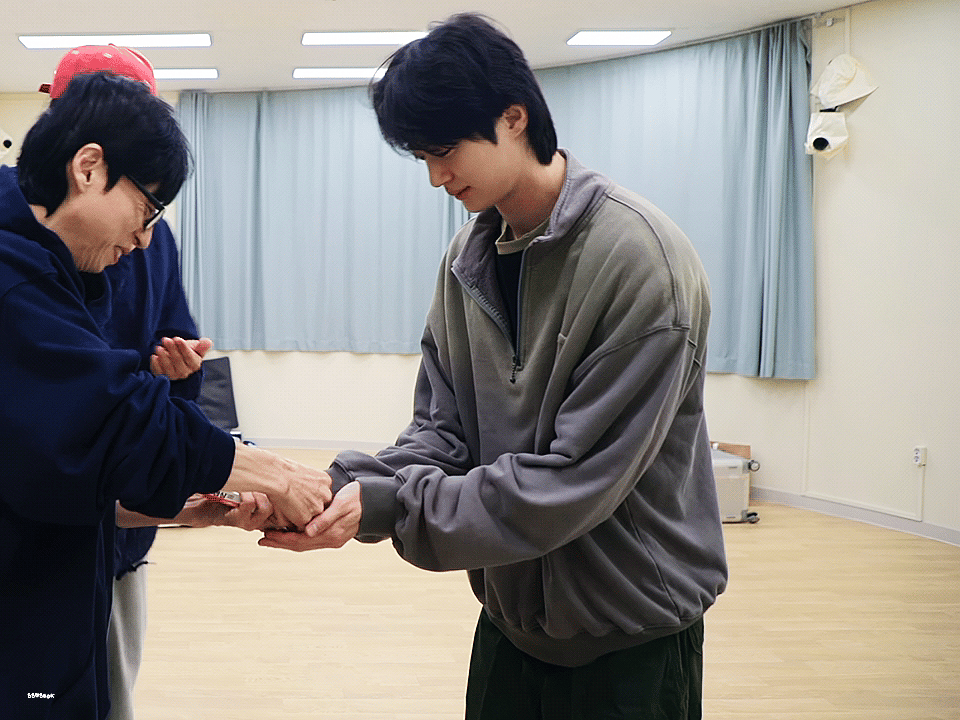 ayPLGz.gif