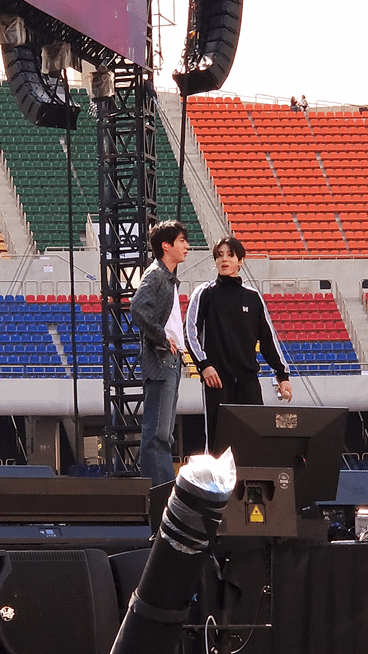 cWMgDJ.gif