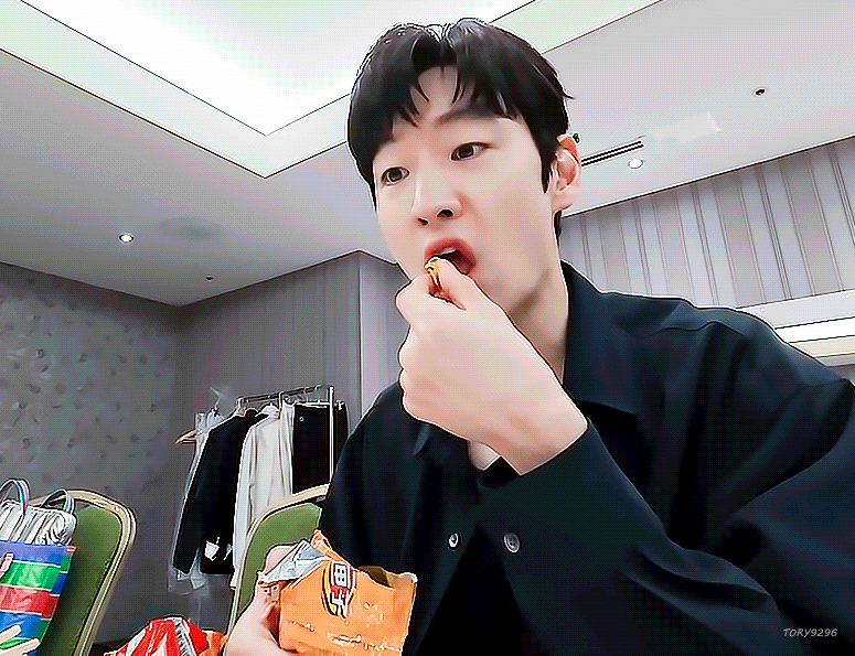 dLMYeU.gif