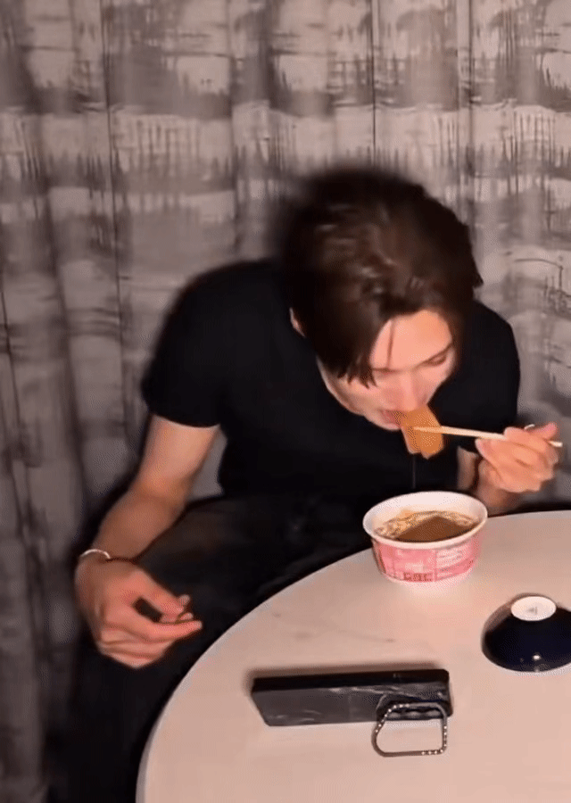 dUnxWc.gif