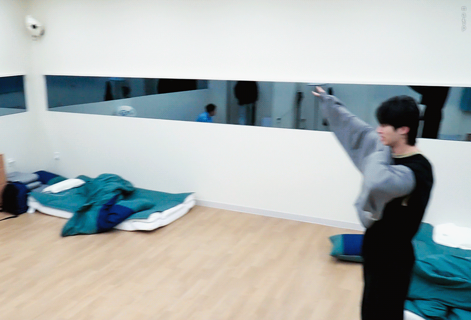 eyMoXT.gif