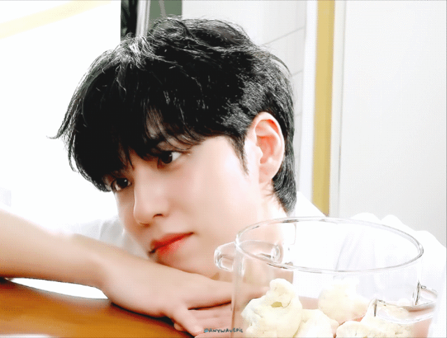 fEiouY.gif