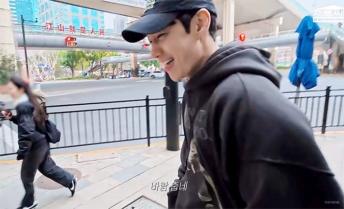 flMlVf.gif