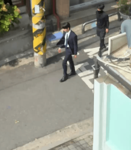 gBllJQ.gif